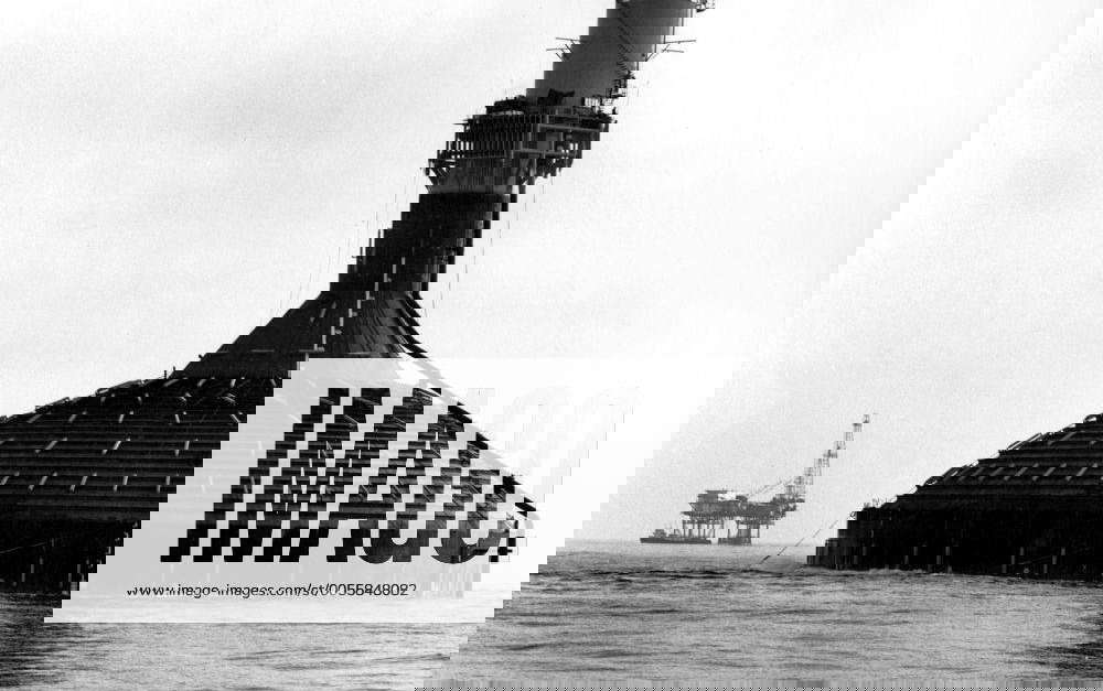 Dubai Petroleum Company 1969 Khazzan Dubai I, the underwater crude oil