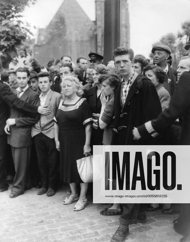 People Outside Holloway Prison London Where Ruth Ellis Is To Be Hanged 13 July 1955 Mono Print 