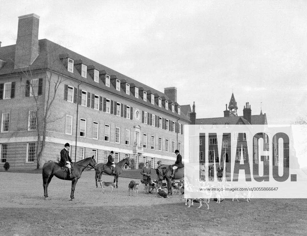 Cranleigh School , Surrey , England Scene of a meet of the Chiddingfold ...