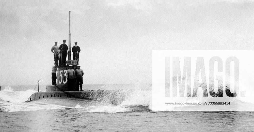 British Royal Navy . Officers and crew on the conning tower of HM
