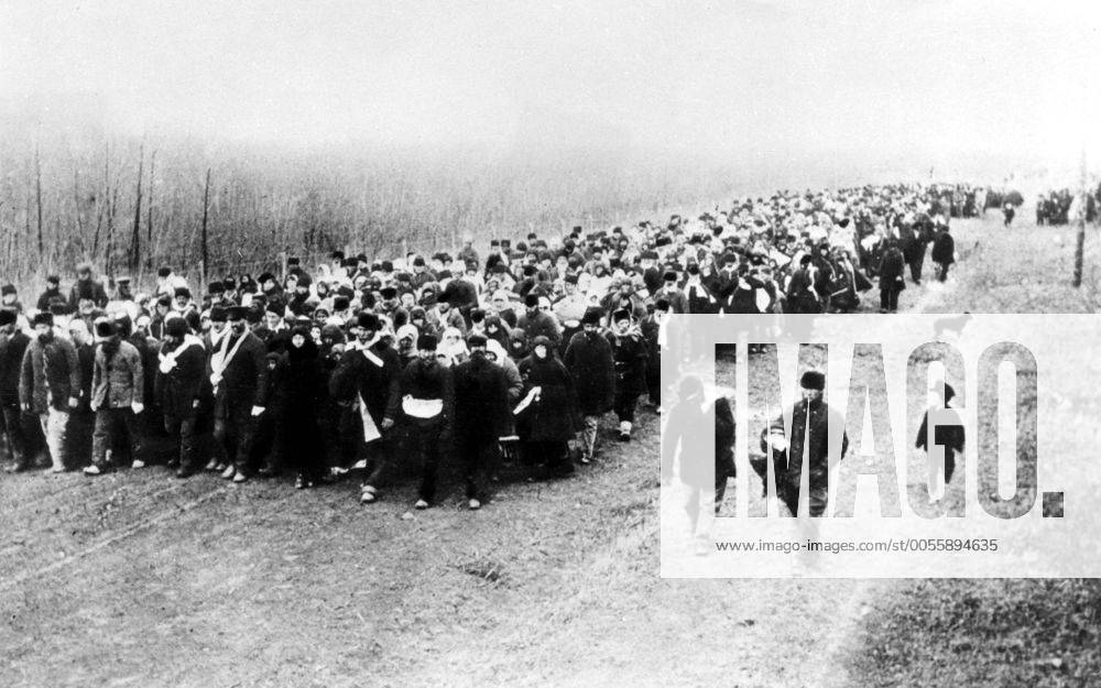 The first party of the fanatical religious sect of Doukhobors, walking ...