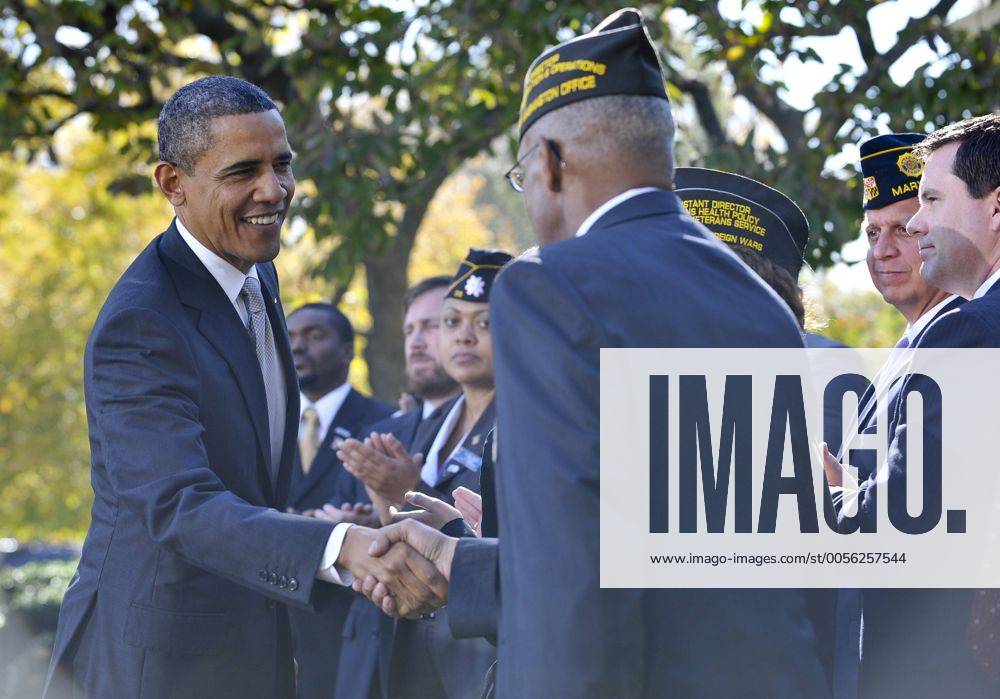 WASHINGTON, Nov. 7, 2011 U.S. President Barack Obama shakes hands with ...