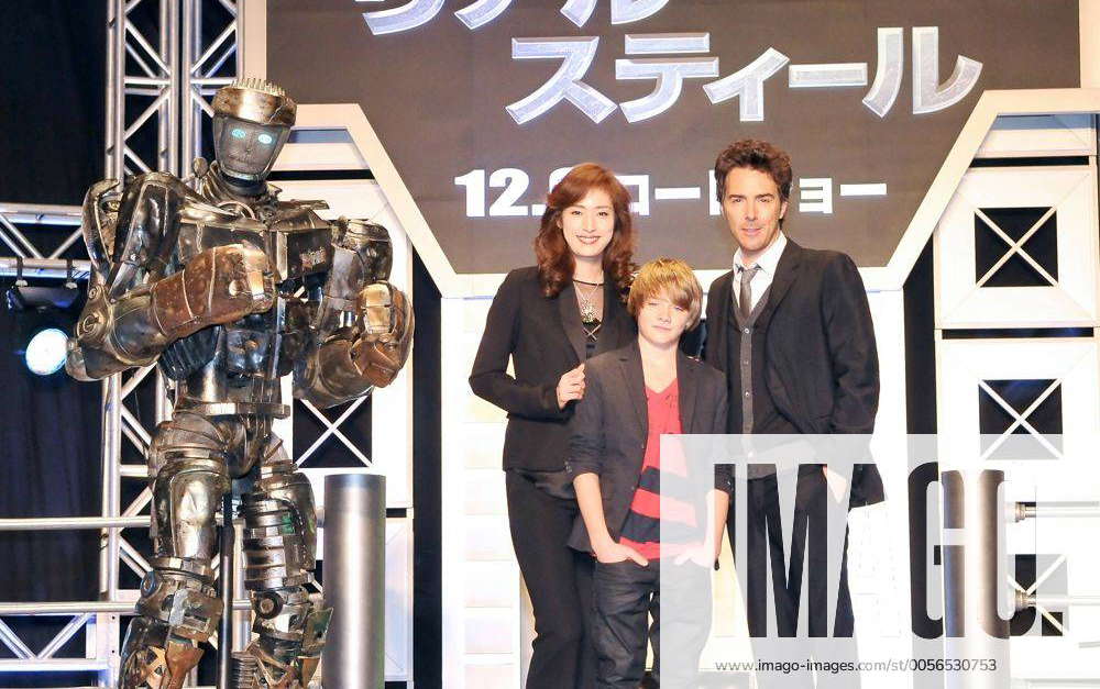 Robot Atom, Actress Yuki Amami, actor Dakota Goyo (C) and director ...