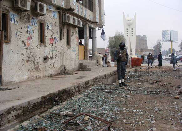 (120103) -- KANDAHAR, Jan. 3, 2012 (Xinhua) -- Afghan security forces ...