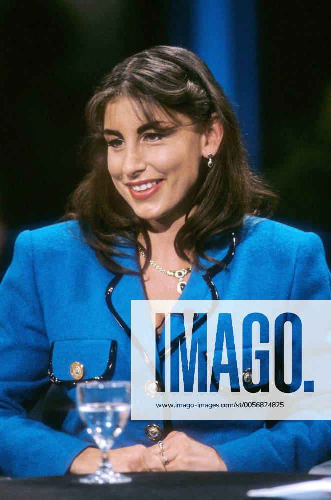 Sarah Young 02 96 her Frau Fernsehen TV Schauspiel Pornografie Film dunkelhaarig langhaarig seriös