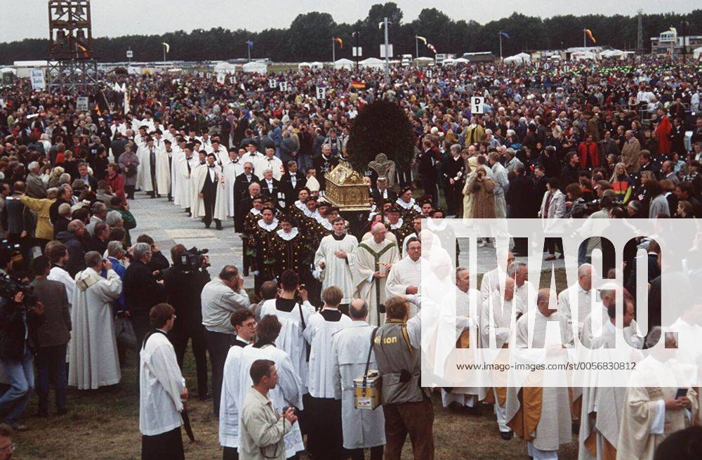 Papstbesuch (Papst Johannes Paul II) in der Senne, Einzug des ...