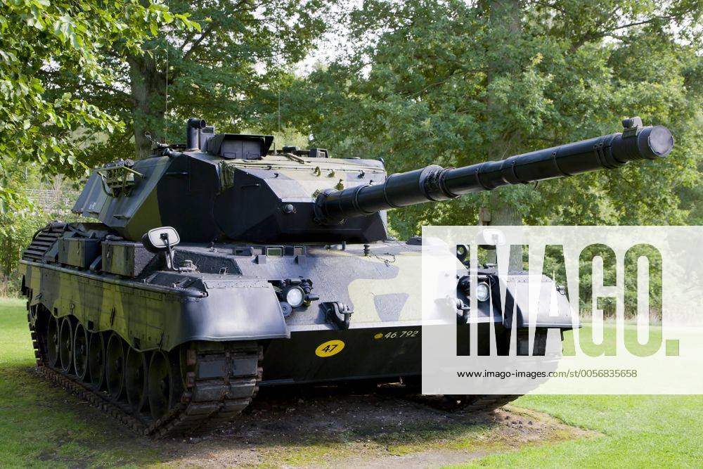 Alter Panzer an der Kriegergedächtnisanlage für dänische UN-Soldaten am ...