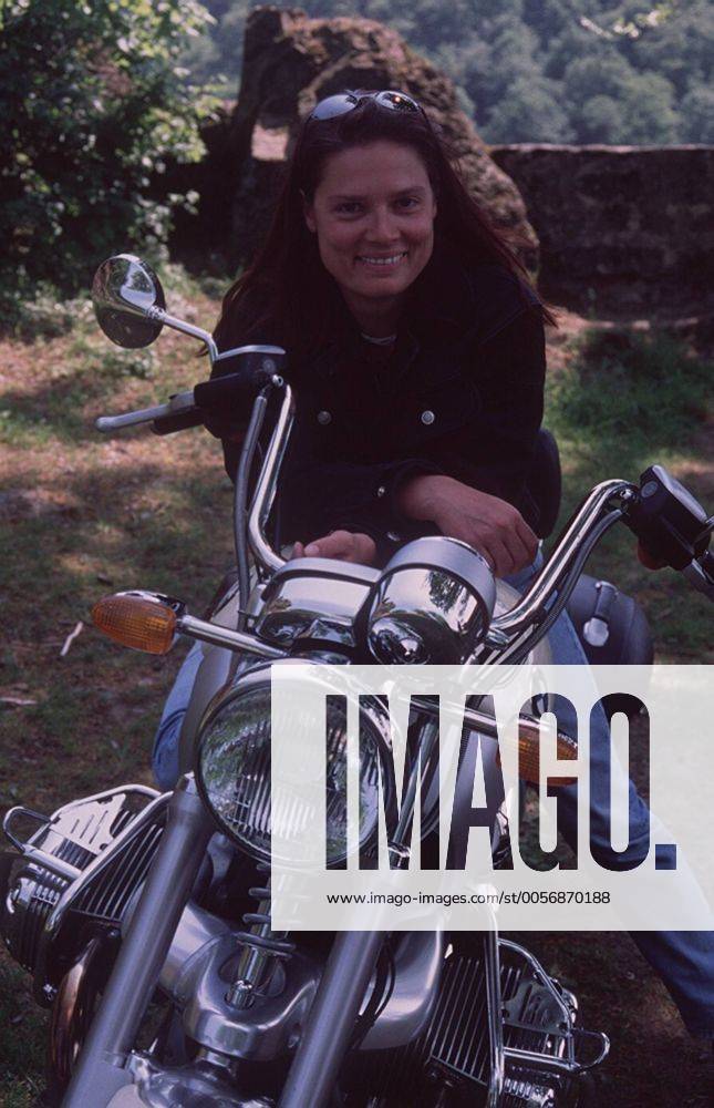 Stefanie Tücking mit BMW Cruiser 1200 in auto motor und sport tv (VOX