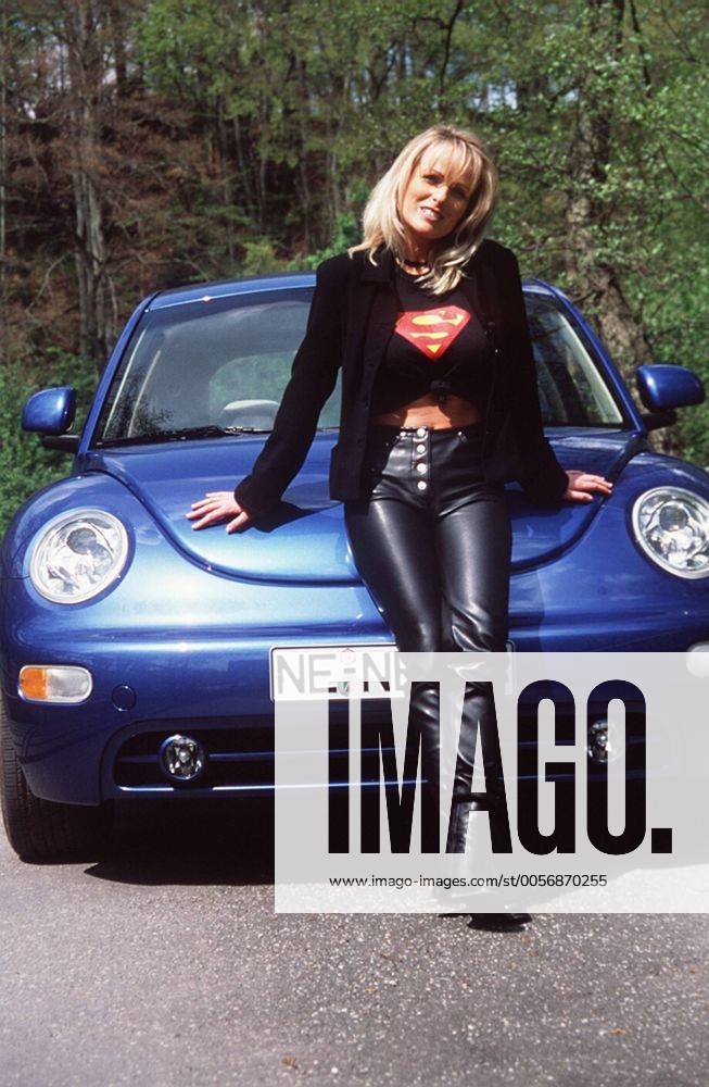 Nadine Tschanz & VW New Beetle in auto motor und sport tv (VOX) 05 98