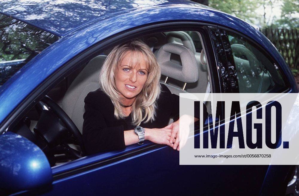 Nadine Tschanz & VW New Beetle in auto motor und sport tv (VOX) 05 98