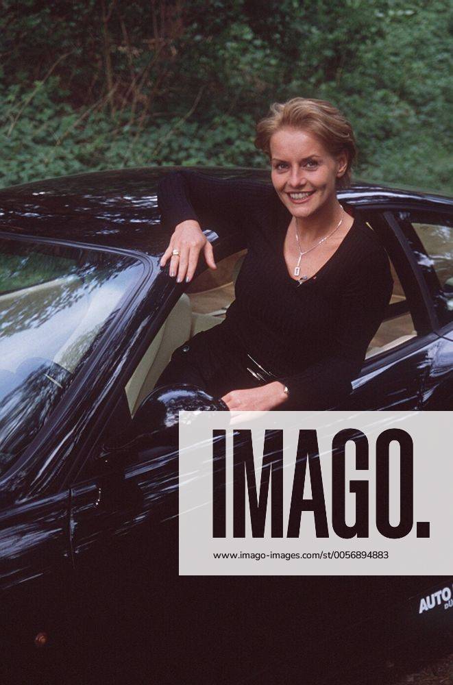 Birte Karalus mit Ferrari Maranello in auto motor und sport tv (VOX) 05