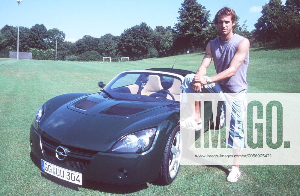 Mehmet Scholl mit Opel Speedster in auto motor und sport tv (VOX) 08 00