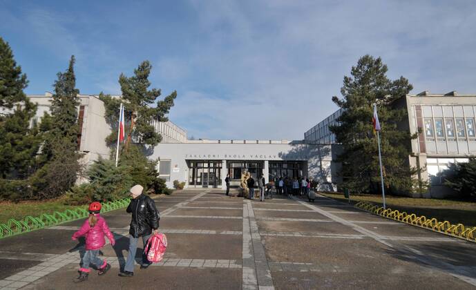 Elementary School Na Valech in Podebrady changed its name to Vaclav ...