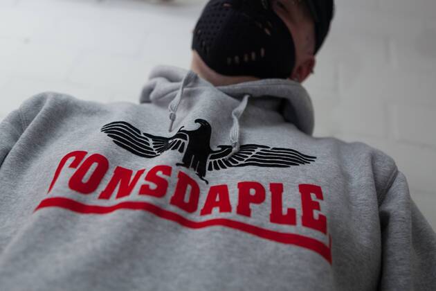 Consdaple Symbolbild: Sweatshirt der Marke Consdaple. Das Landgericht Neuruppin ...