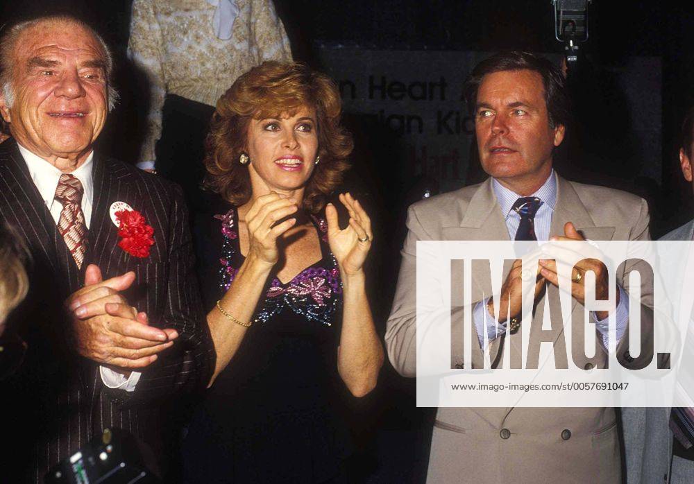 Aug. 3, 2006 - Hollywood, California, U.S. - ROBERT WAGNER WITH LIONEL ...