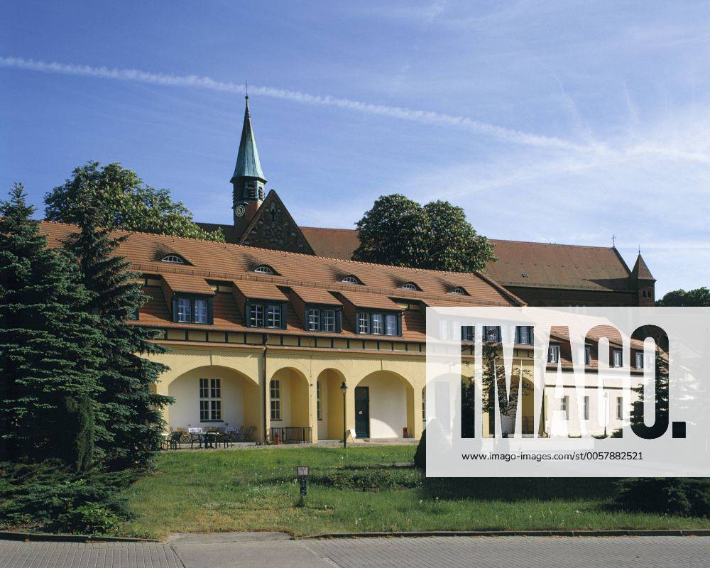 Ehemaliges Zisterzienserkloster Lehnin Mit Luise-Henrietten-Stift In ...