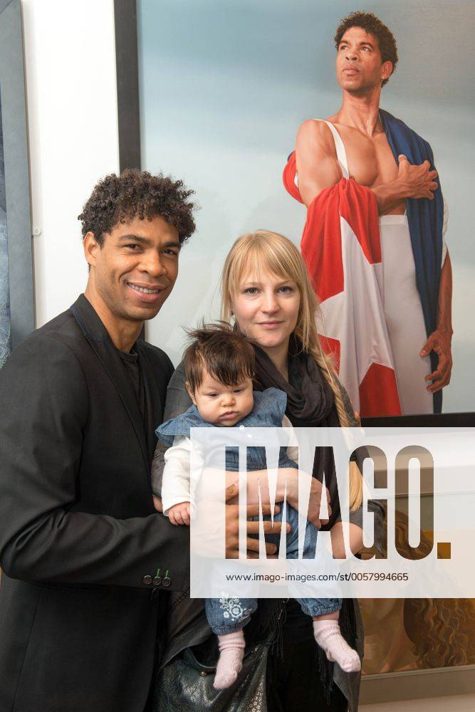 Ballet dancer Carlos Acosta with his fiancee Charlotte Holland and ...