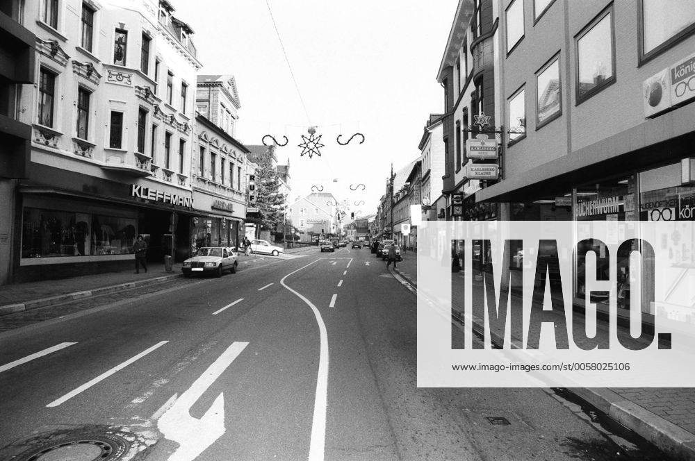 Die Straßen in Sulzbach sind weihnachtlich geschmückt, fotografiert am ...