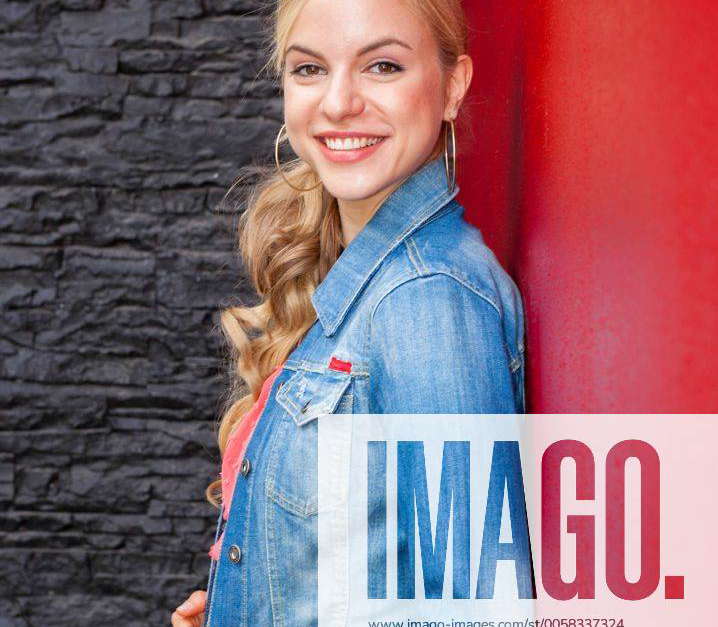 RTL DailySoap ALLES WAS ZÄHLT feiert Jubiläum 1.500 Folgen, Julia Engelmann (franziska Steinkamp RTL DailySoap ALLES WAS ZÄHLT feiert Jubiläum 1.500 Folgen, Julia Engelmann (franziska Steinkamp