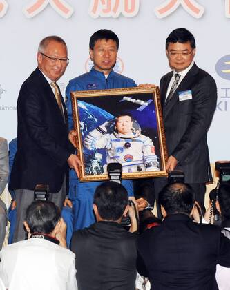 HONG KONG, Aug. 10, 2012 Shenzhou-9 astronaut Liu Wang shakes hands ...