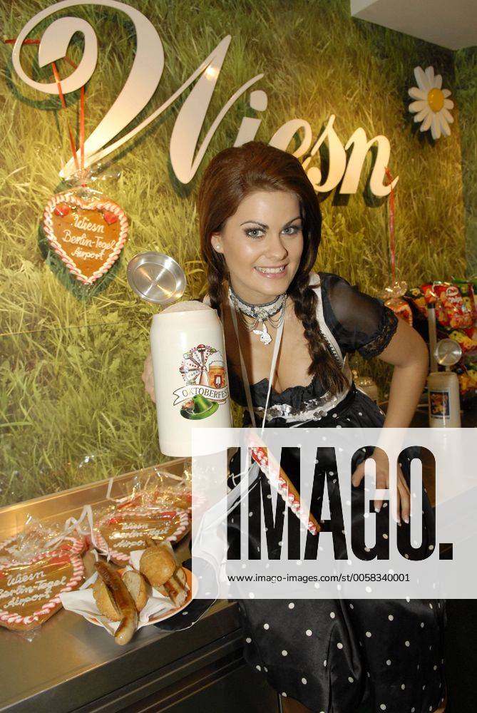 Anna Scharl Oktoberfest In Berlin Wiesn Playmate Anna Scharl In Aktion