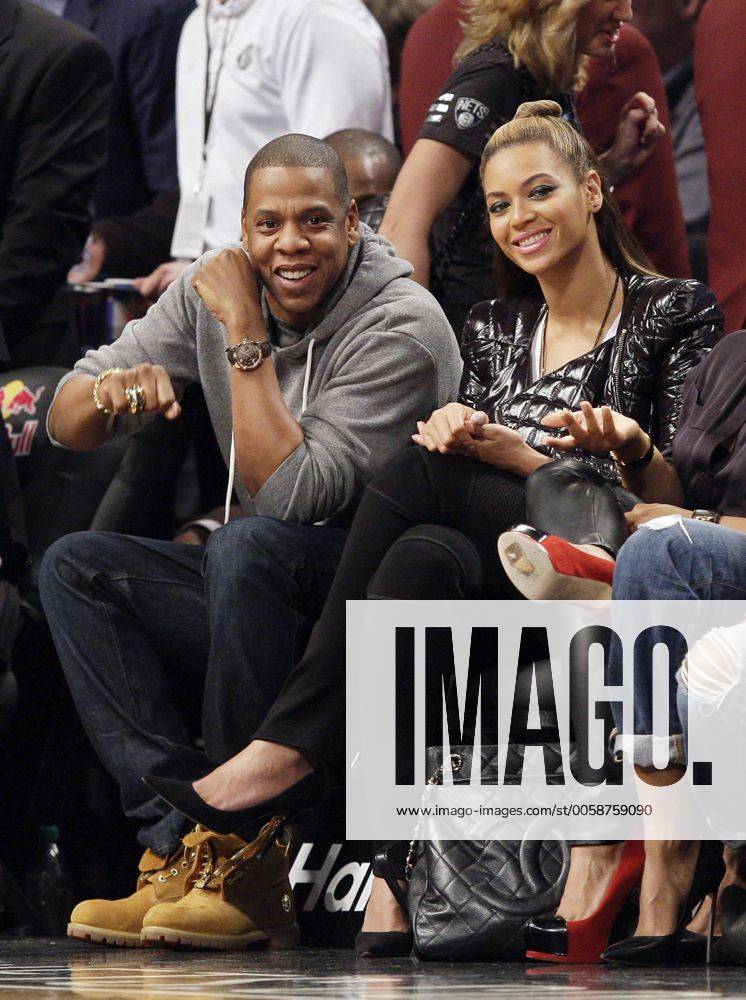 Jay-Z and Beyonce watch the Los Angeles Clippers play the Brooklyn Nets ...