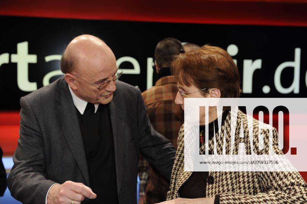 Der Hamburger Weihbischof HansJochen Jaschke im Gespräch mit der