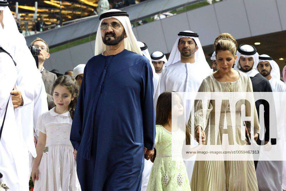 Handsome Successful Arab Man Sheikh Wearing Traditional Clothes Walking  City Street in Dubai Stock Photo - Image of traditional, successful:  234788152
