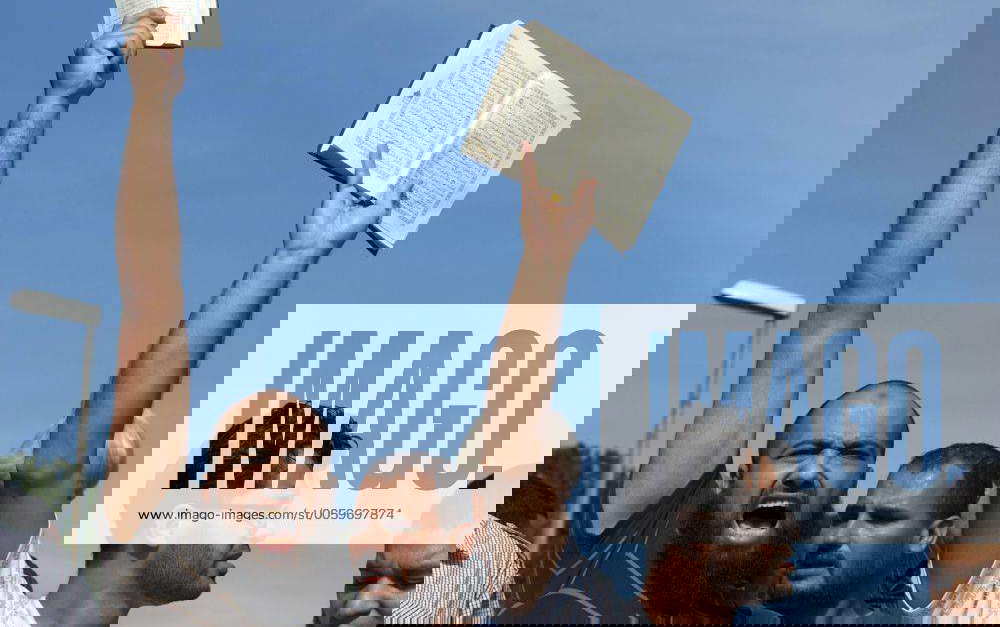 Begleitet von Gegendemonstrationen hat die rechtspopulistische Partei