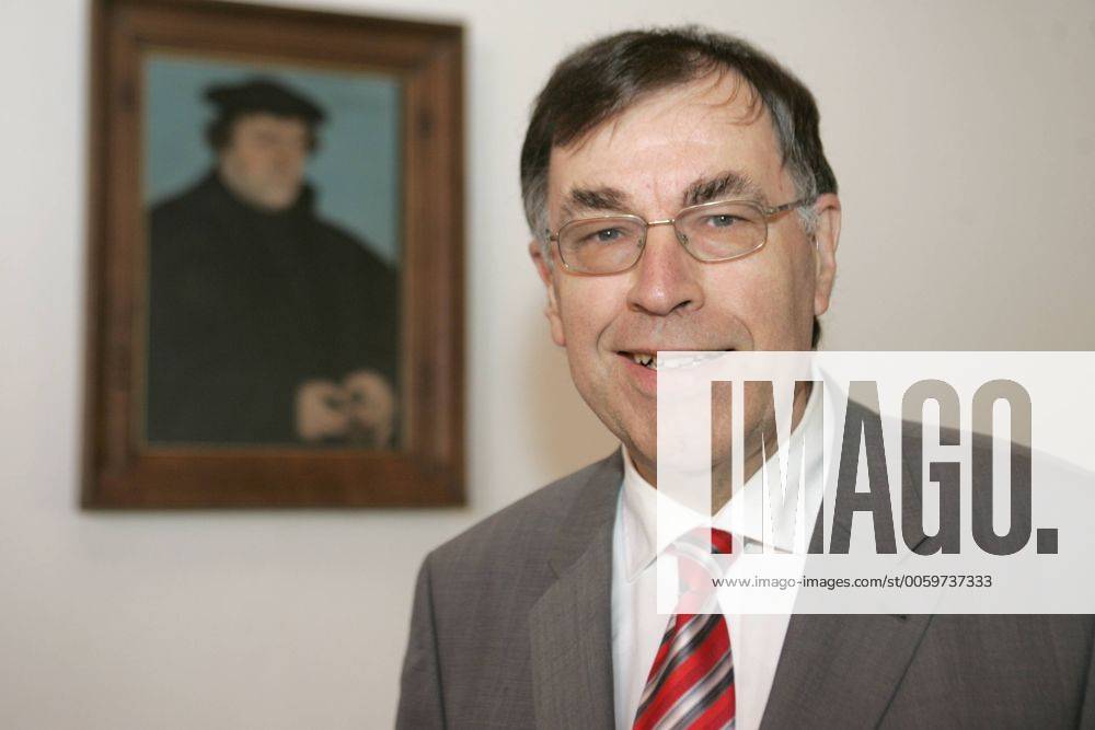 Der ehemalige Hamburger Hauptpastor Ferdinand Ahuis (69) steht am 14.10