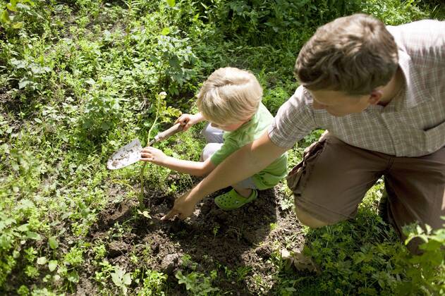 Für Familie Scholz aus Köln ist ihr Garten ein Ort, an dem die Kinder ...