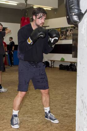 Kurze Rippe Kristian Kiehling beim Boxtraining im Boxgym Kurze Rippe für die ARD ...