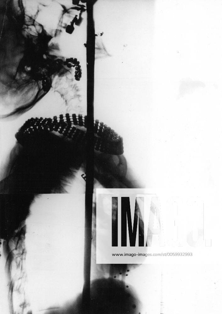 Woman sword swallower , Bella Haicha , proves that her art is not