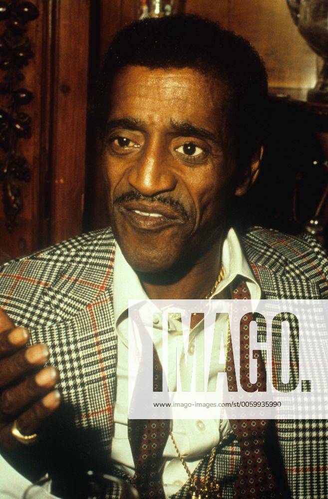 Sammy Davis Jnr : 8 December 1925 - 16 May 1990 , American Entertainer ...