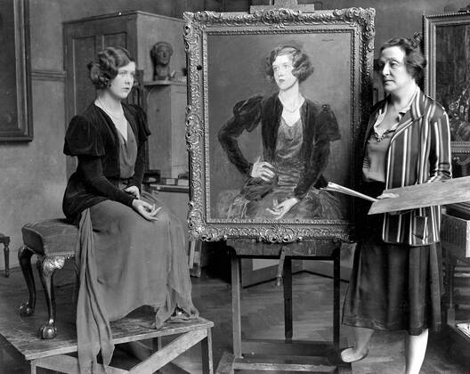 Miss Nancy Beaton (sister of Cecil Beaton ) sitting for her portrait to ...