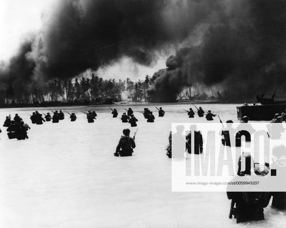 Makin Atoll, Gilbert Islands. Men of the second batallion 165th ...