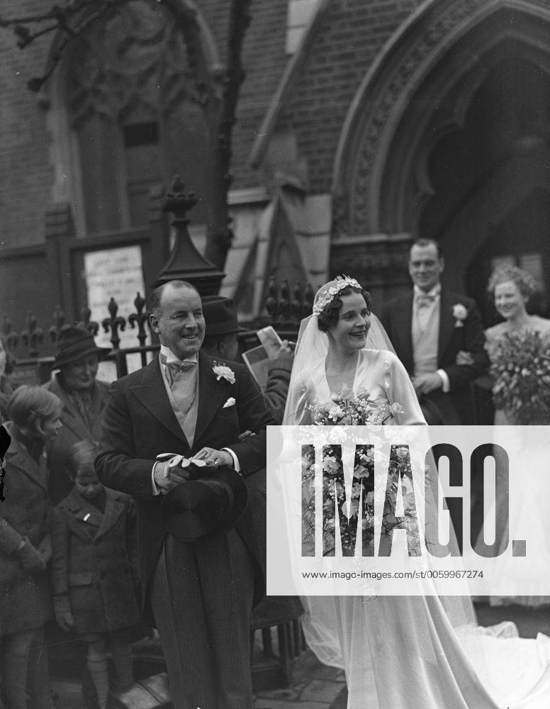 Wedding of Lieutenant Commander Richard R Harris , RN , and Miss ...