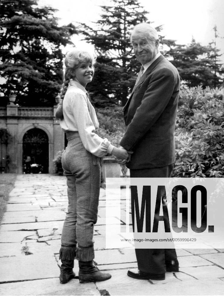 Maurice Chavalier French actor with Hayley Mills 1961 UnitedArchives