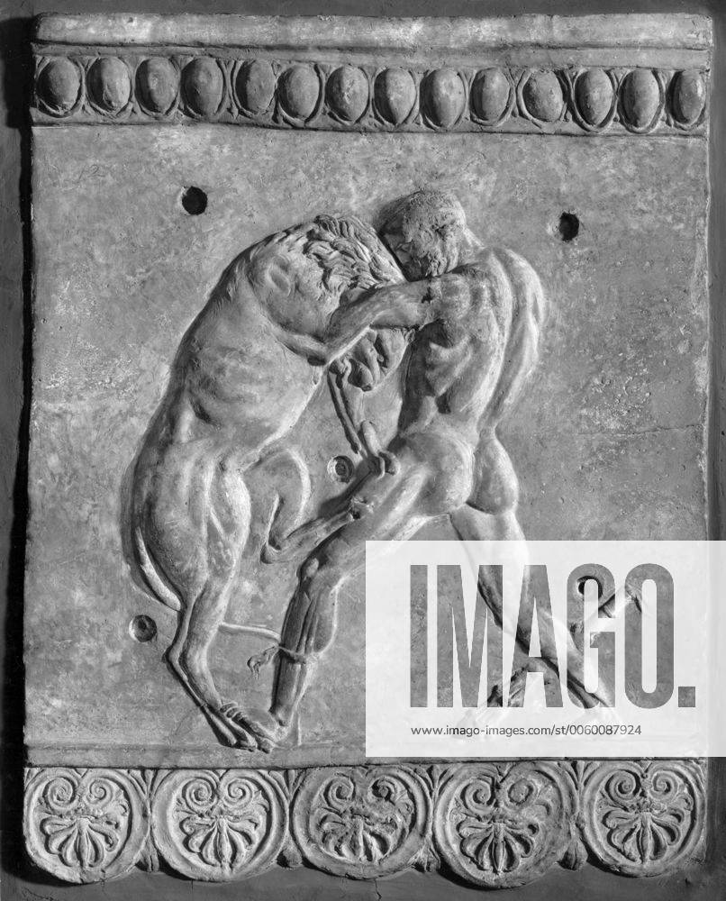 Hercules in combat with a lion UnitedArchives