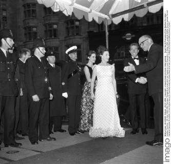 Royal World Premiere of the Beatles film Help! - London Pavilion - 29 ...