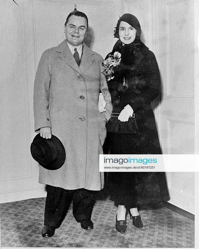 Marriage of Miss Pamela Camroux ( niece of Sir John and Lady Oakley ) to Mr Robert Bangs Colgate