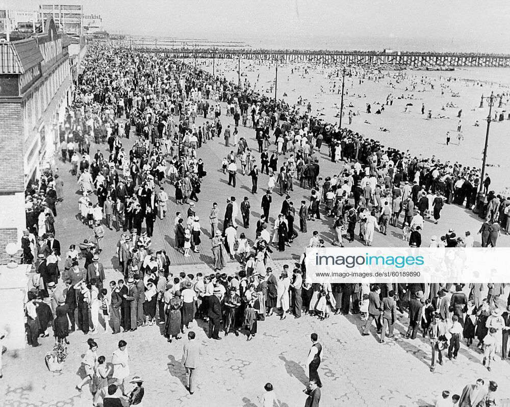 Crowds Cool Off At Coney Island - 500,000 New Yorkers Flocked To Coney 