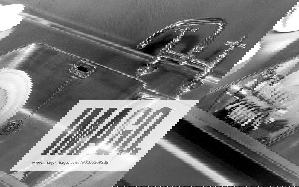 Automatic plate washer in sink setting. 24 November 1949, Haushalt