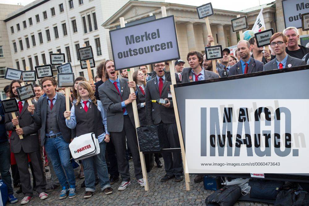Demo der Partie Die Partei . Mitglieder der Satirepartei Die Partei