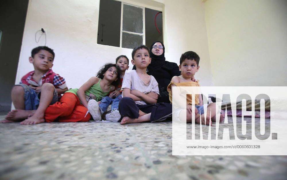 Refugees in a camp in Jordan. Widow Rawda Qanbar (29) and family: Hanan ...