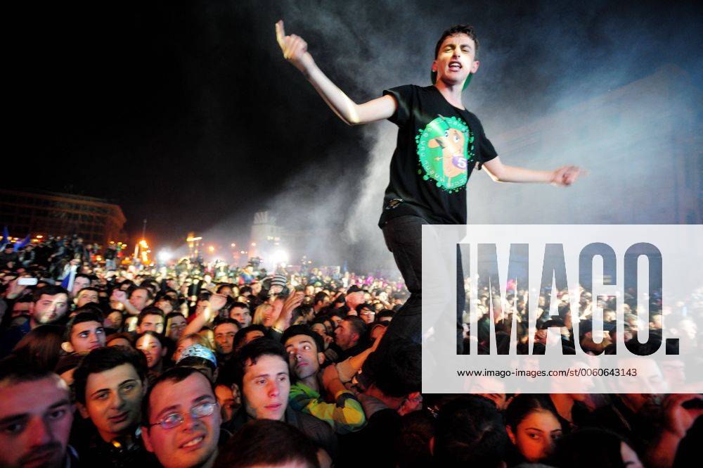 ITAR-TASS: TBILISI, GEORGIA. Spectators attend a concert of rapper Bera ...