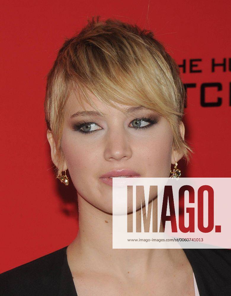 Jennifer Lawrence PREMIERE OF HUNGER GAMES: CATCHING FIRE New York xUK ...