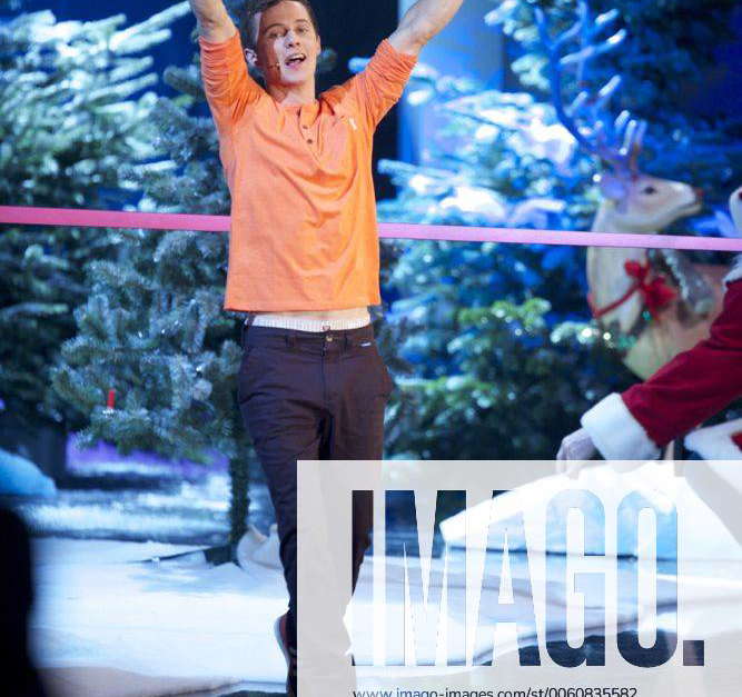 Wette slackline, mit Friedi KUEHNE (KÜHNE) als Wettkandidat. TVShow, WETTEN DASS.. ?, am