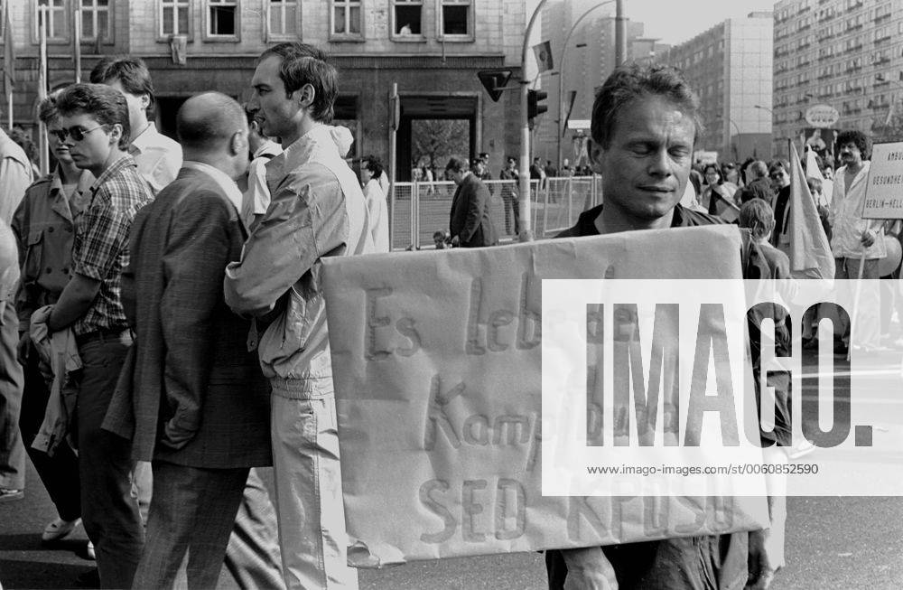 Es lebe der Kampfbund SED - KPdSU Deutschland, Berlin, 01.05.1988, 1 ...