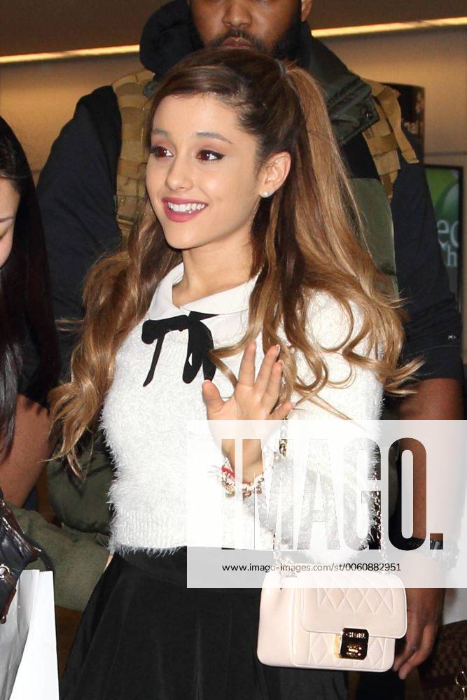 Chiba, Japan - Ariana Grande arrives at Narita International Airport ...